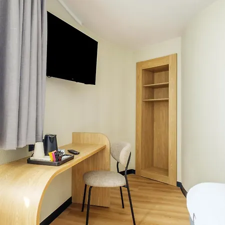 Campanile Aeroport 3*