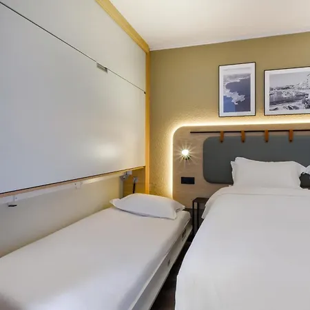 Campanile Aéroport Hotel 3*