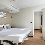 ホテル Campanile Prime - Airport 3*