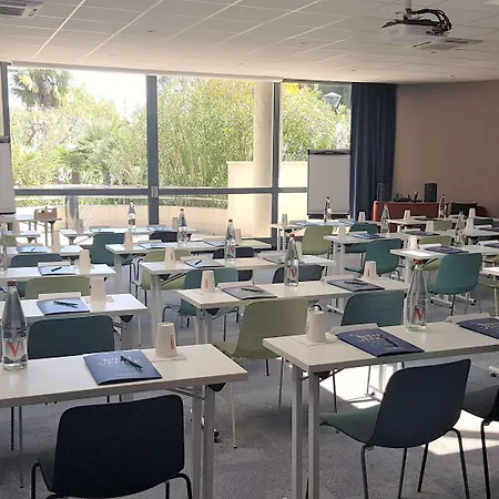 Campanile Aéroport Hotel 3*