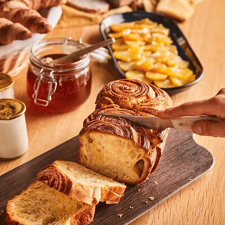 Campanile Prime - Airport فندق