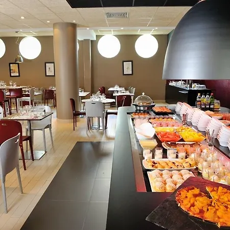 Hotel Campanile Aéroport 3*