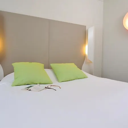 Campanile Aéroport Hotel